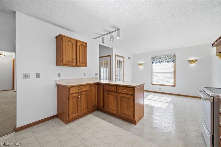 361 Hilltop Boulevard, Canfield, OH - Photo 5