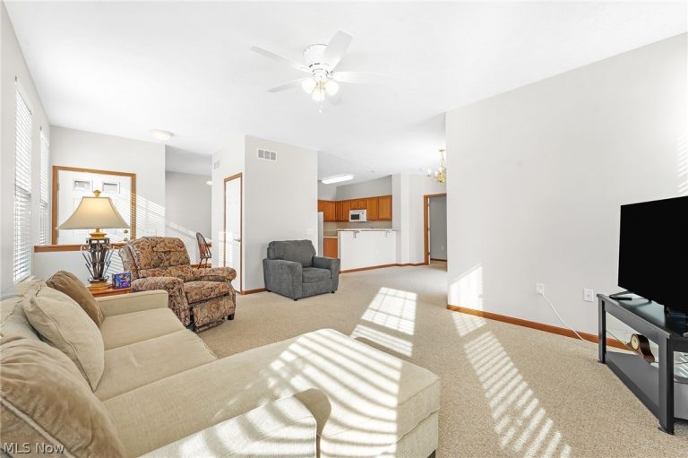 2195 Southampton Lane, Avon, OH - Photo 6