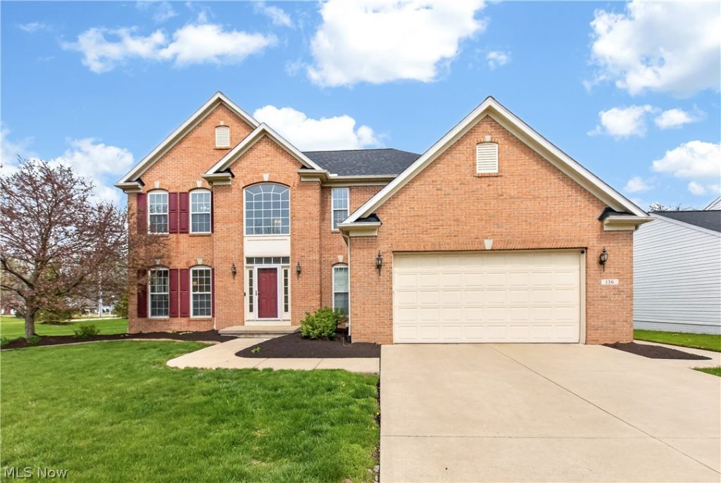 136 Stonesthrow Drive, Berea, OH