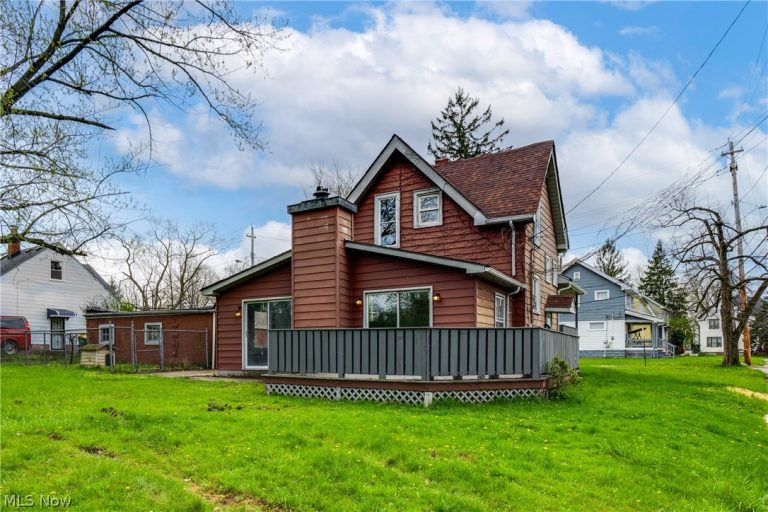 15413 Raymond Street, Maple Heights, OH - Photo 4