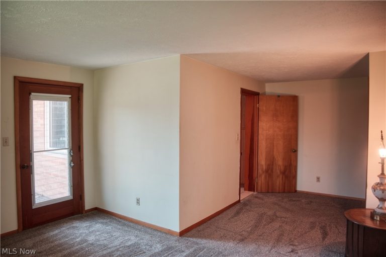 333 Ridgewood Drive, Seven Hills, OH - Photo 8