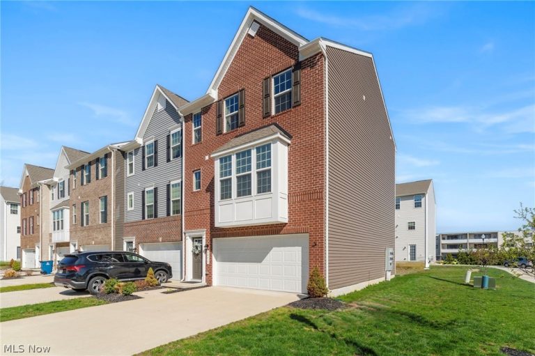 34615 Ethan Way, Willoughby, OH - Photo 2