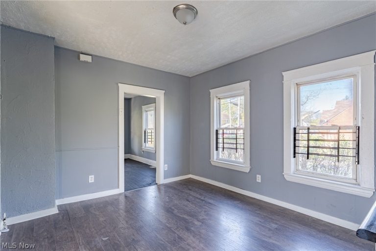 10901 Dove Avenue, Cleveland, OH - Photo 8