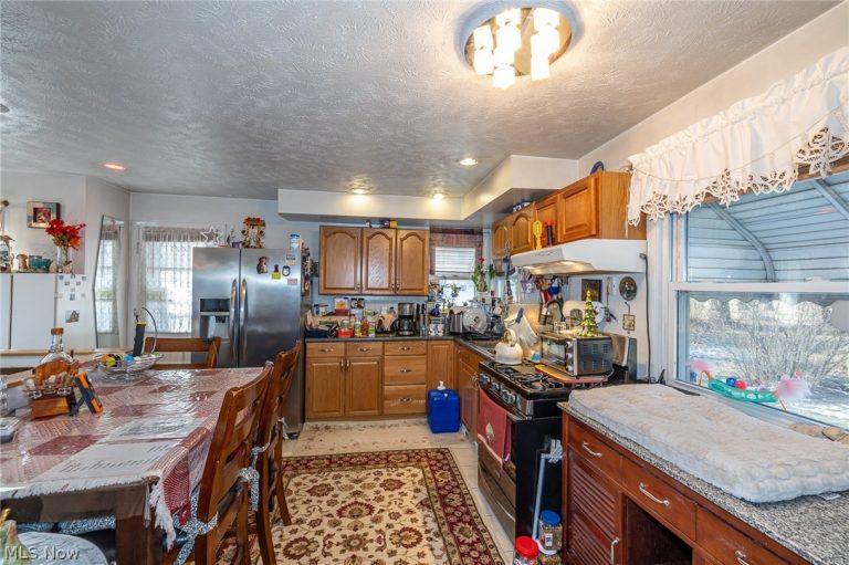 37891 Lake Drive, Avon, OH - Photo 8