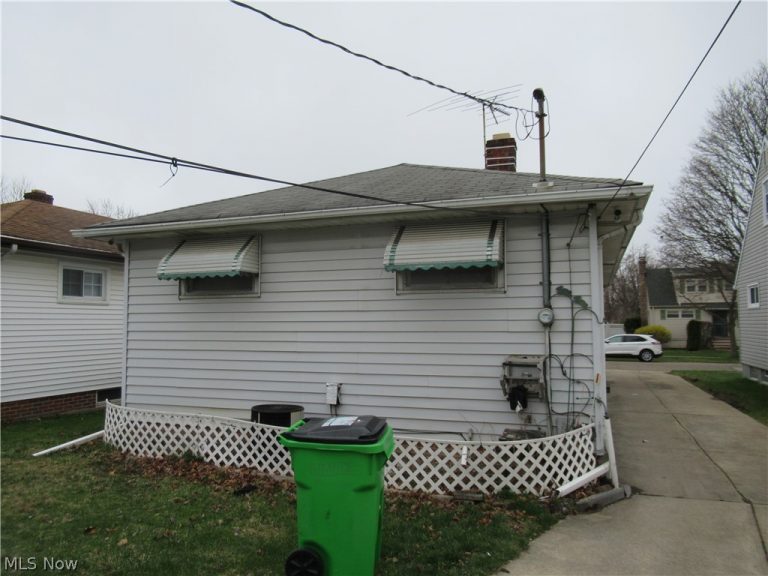 330 Paul Street, Bedford, OH - Photo 4