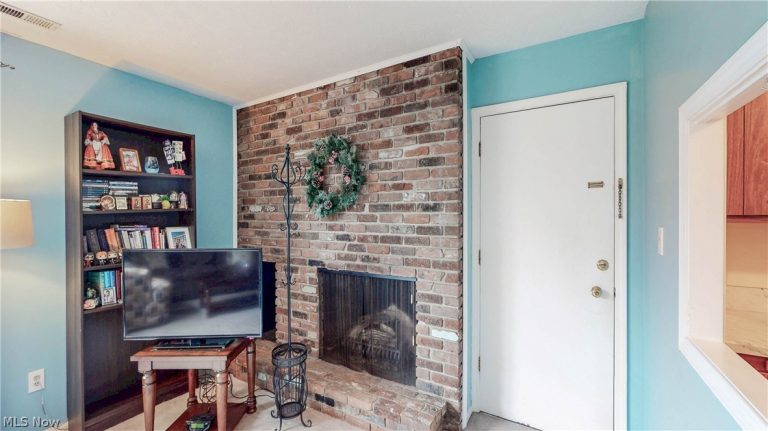 2736 Pease Drive #215N, Rocky River, OH - Photo 8