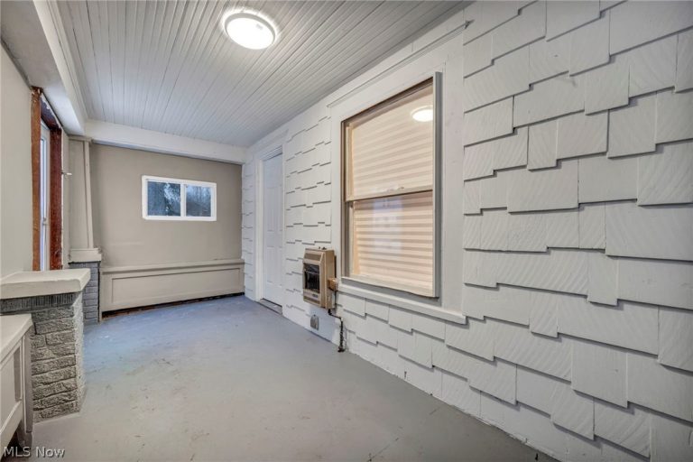 960 Whittier Avenue, Akron, OH - Photo 8