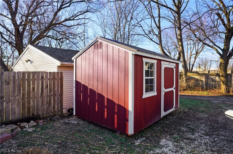 1237 Mcintosh Avenue, Akron, OH - Photo 6