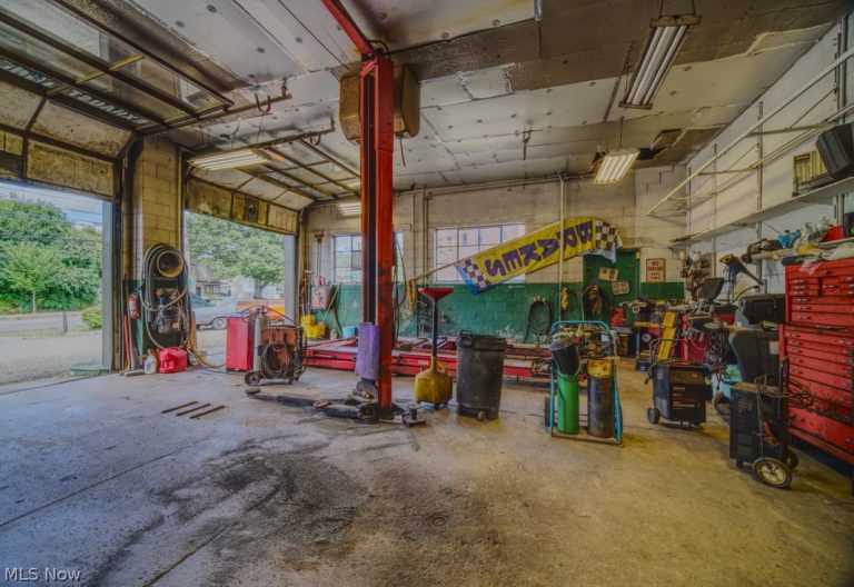 1555 Brown Street, Akron, OH - Photo 3