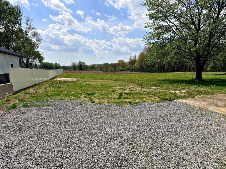 696 Ohio Avenue, Sebring, OH - Photo 8