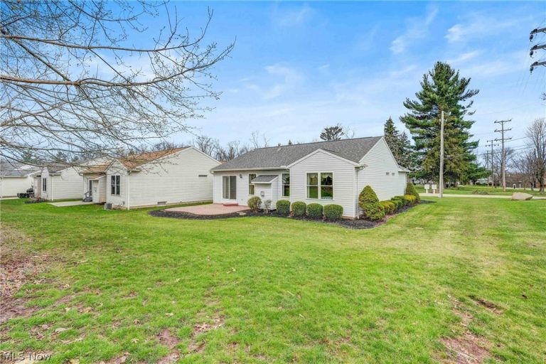 6041 Creekside Drive, Parma Heights, OH - Photo 4