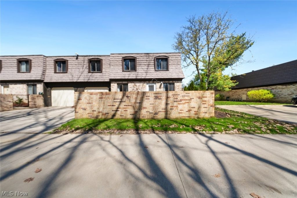 723 Tollis Parkway, Broadview Heights, OH