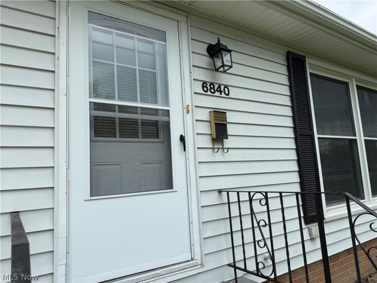 6840 Middlebrook Boulevard, Middleburg Heights, OH - Photo 2