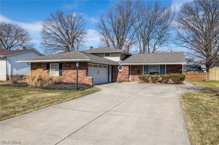 423 Decker Drive, Seven Hills, OH, 44131