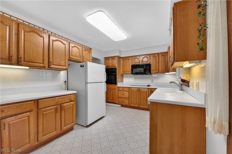 1143 Gary Boulevard, Brunswick, OH - Photo 5