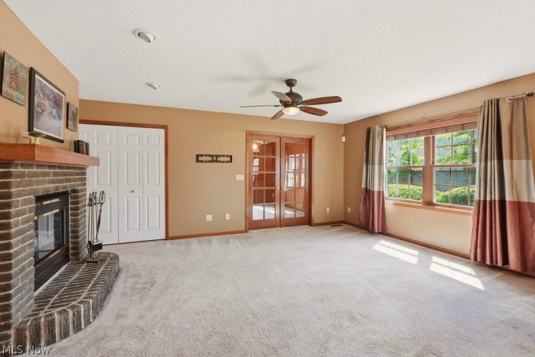 5723 Gateway Lane, Brook Park, OH - Photo 5