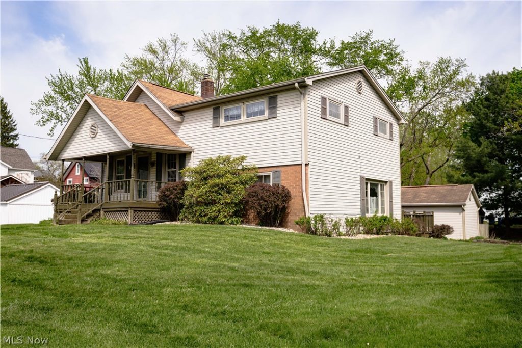 518 Hoover Place, Hartville, OH