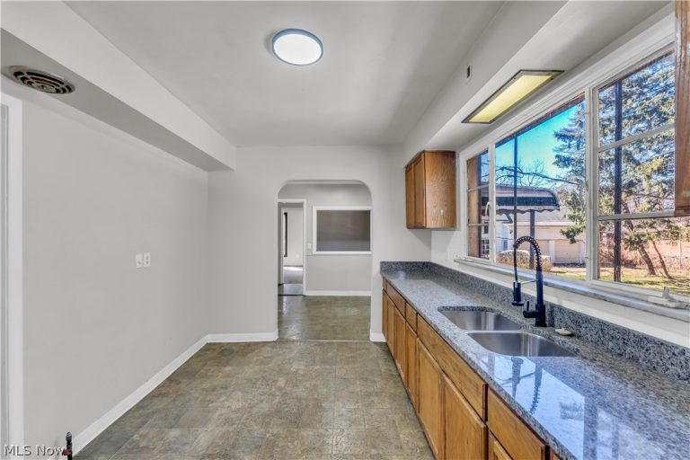 2150 Glenridge Road, Euclid, OH - Photo 8