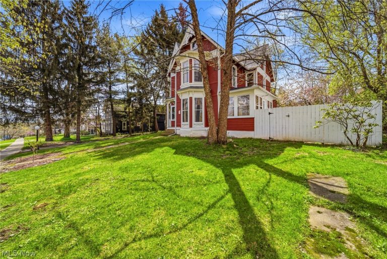 214 Hambden Street, Chardon, OH - Photo 3