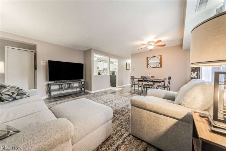 9611 Sunrise Boulevard #K2, North Royalton, OH - Photo 4