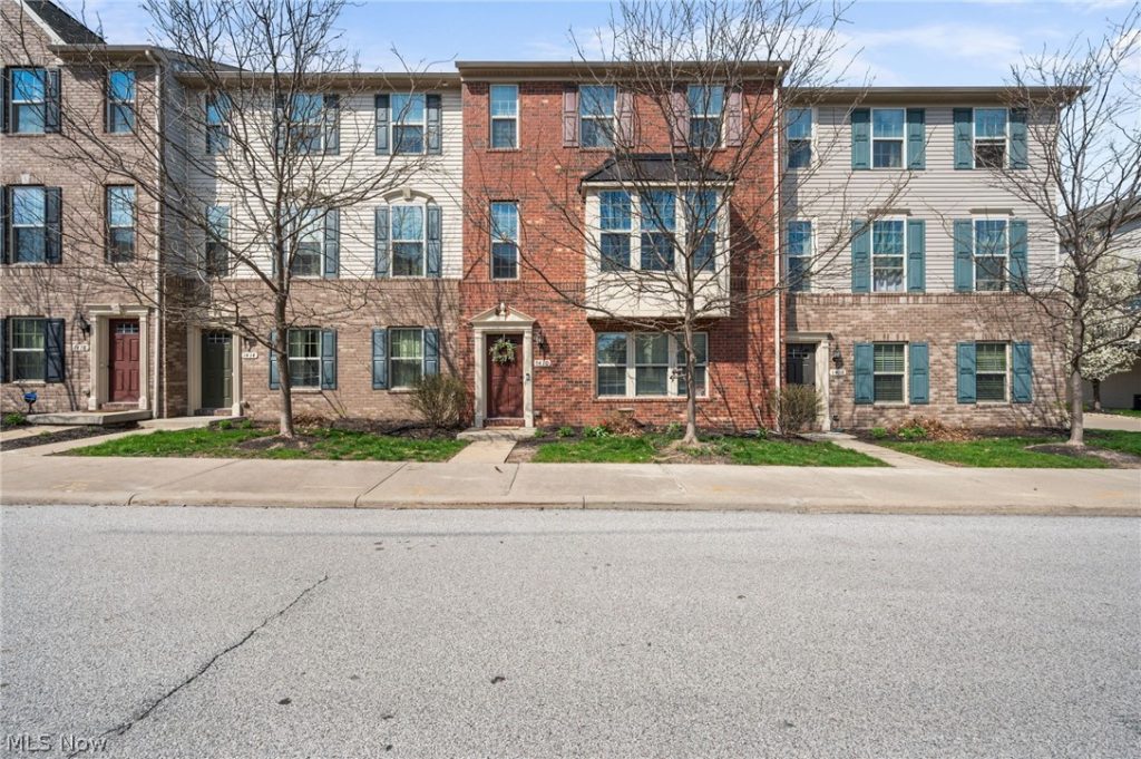 1410 Hopkins Avenue, Lakewood, OH