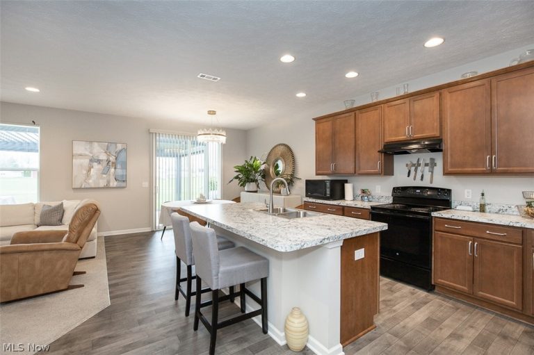 701 Cedar Crest Drive, Elyria, OH - Photo 2