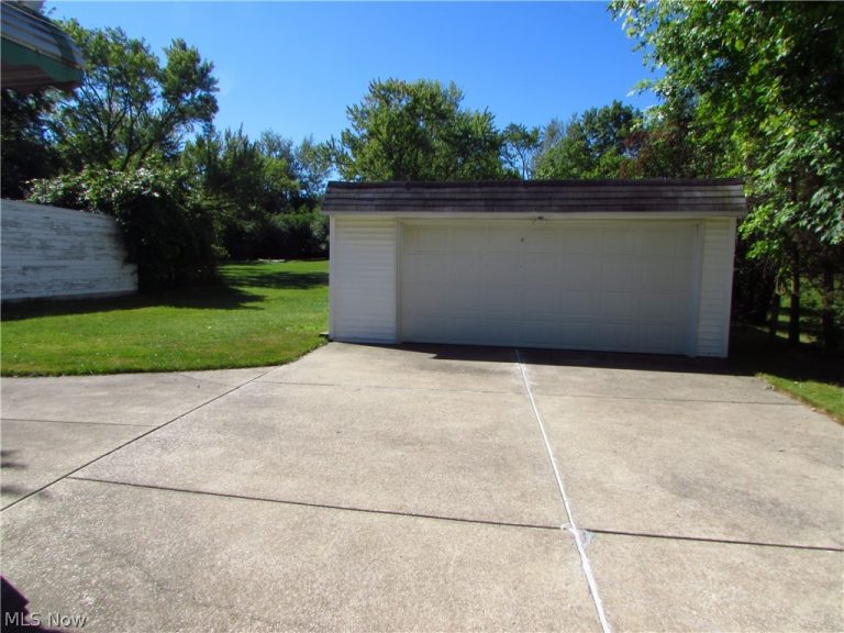 20732 APPLEGATE Road, Maple Heights, OH - Photo 3