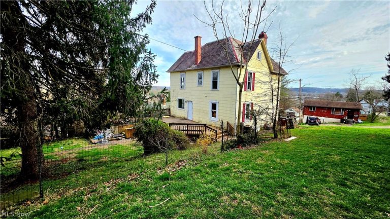 104 Spring Street, Marietta, OH - Photo 3