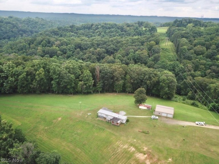 300 Long Run Avenue, St Marys, WV - Photo 2