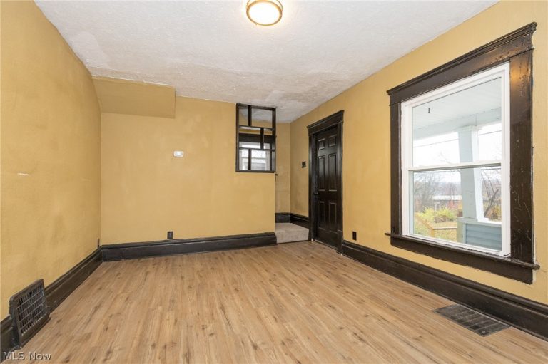 258 Oberlin Court, Akron, OH - Photo 4