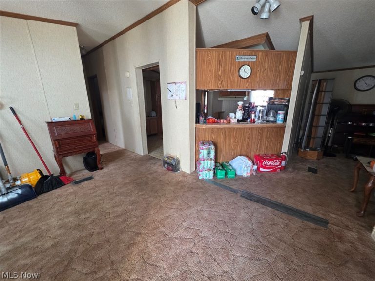 3700 Liberty Avenue, Hubbard, OH - Photo 8