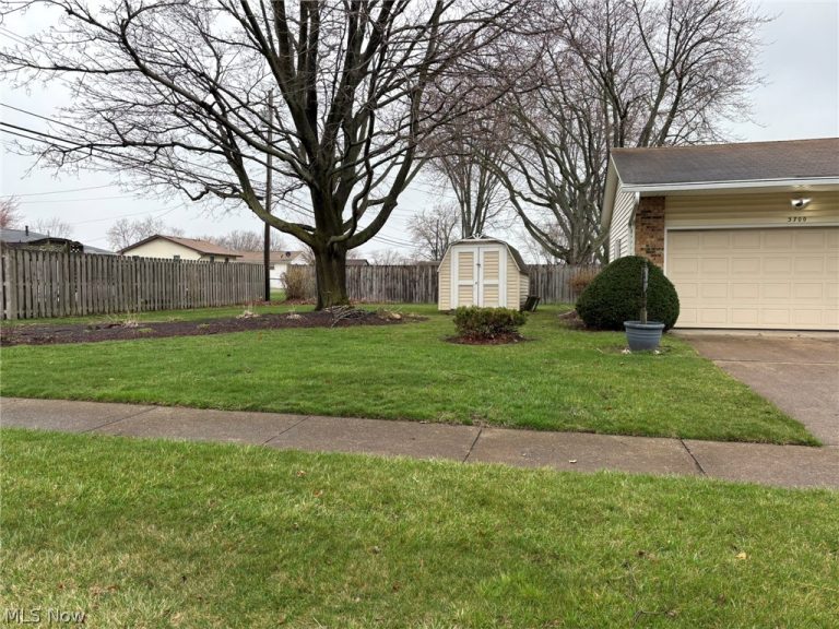 3700 Marshall Avenue, Lorain, OH - Photo 4