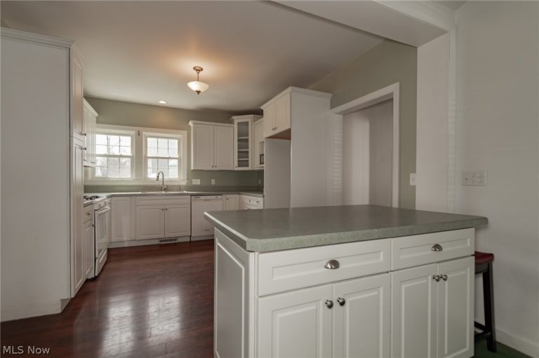 4437 Center Street, Willoughby, OH - Photo 6