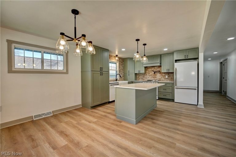 212 High Street, Dover, OH - Photo 8