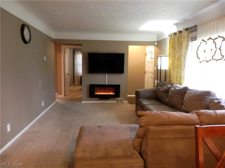 30153 Truman Avenue, Wickliffe, OH - Photo 3