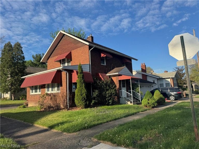 936 Main Street, Uhrichsville, OH - Photo 2