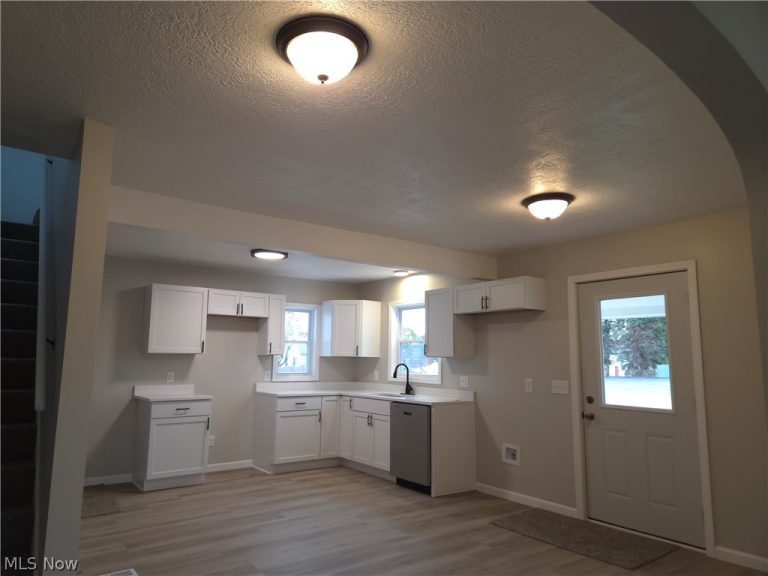 700 Whipple Avenue, Canton, OH - Photo 3