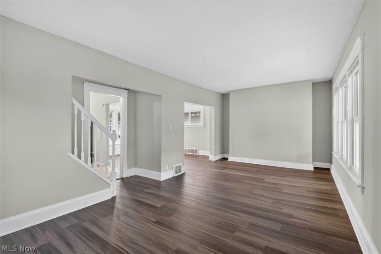 12912 Maplerow Avenue, Garfield Heights, OH - Photo 3