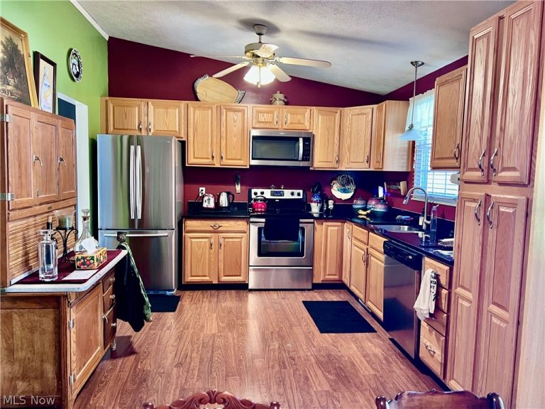 919 Chelsea Drive, Dover, OH - Photo 3