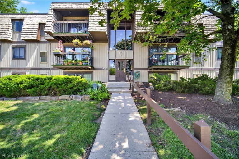 9751 Sunrise Boulevard #M10, North Royalton, OH - Photo 2