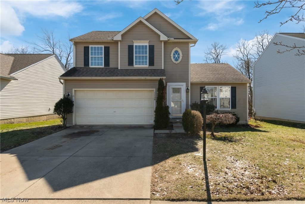 1138 Ledgestone Drive, Wadsworth, OH
