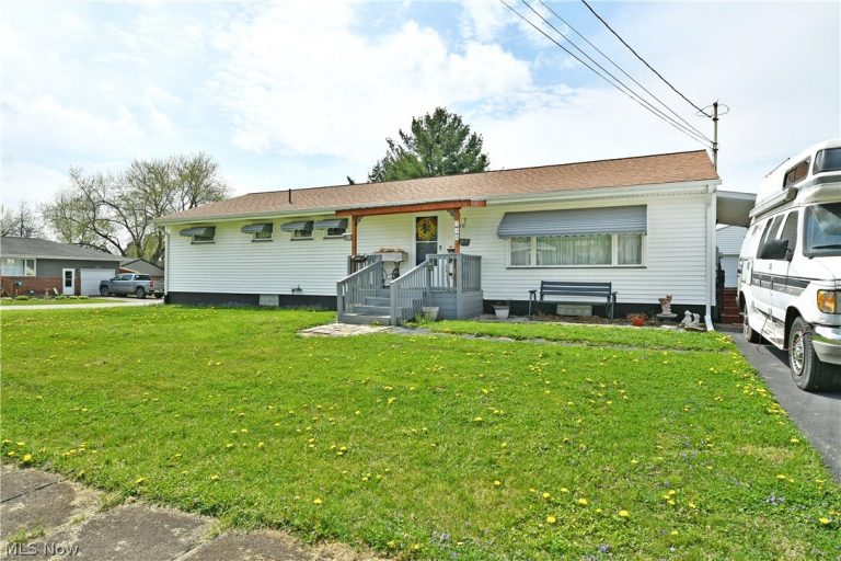 230 High Avenue, Niles, OH - Photo 2