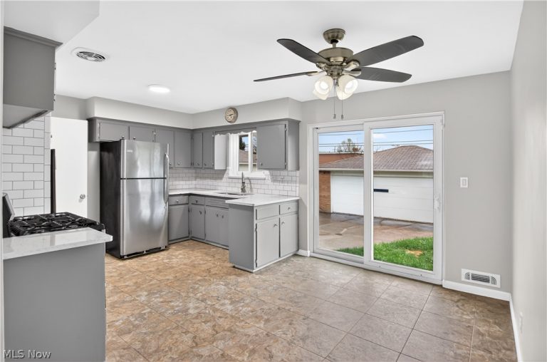 12304 Havana Road, Garfield Heights, OH - Photo 6