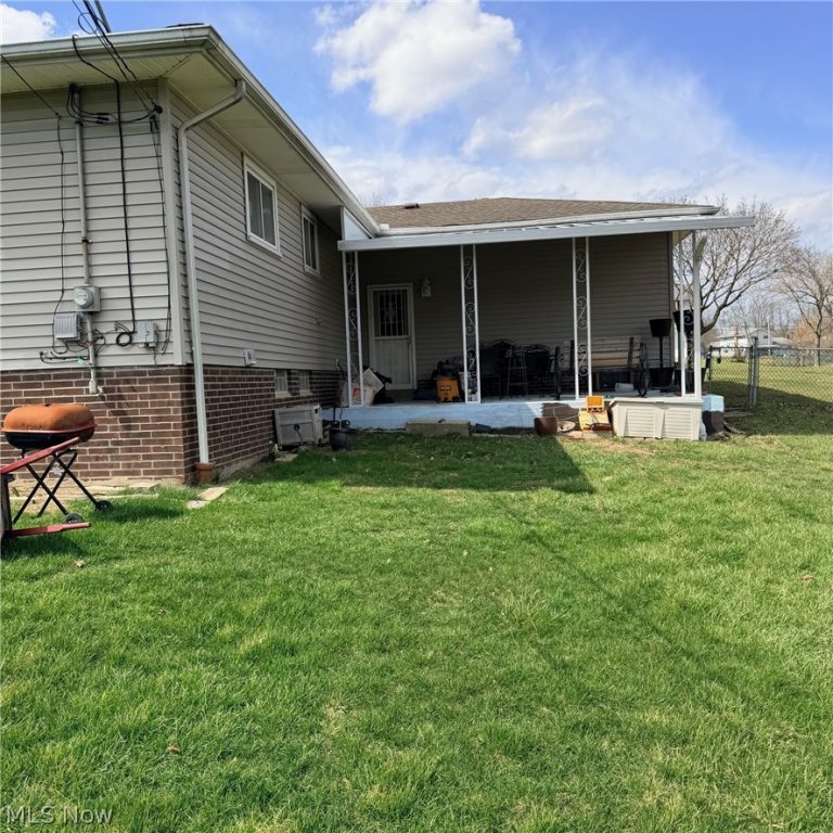 6081 Sunset Drive, Bedford Heights, OH - Photo 4