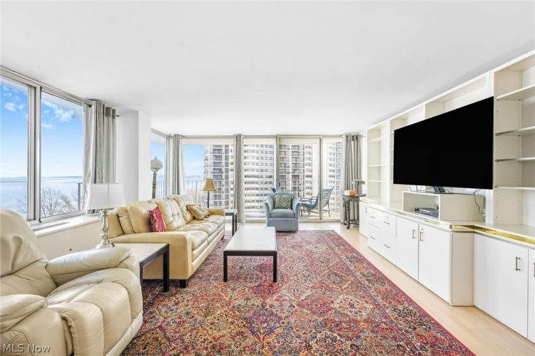 12700 Lake Avenue #1107, Lakewood, OH - Photo 5