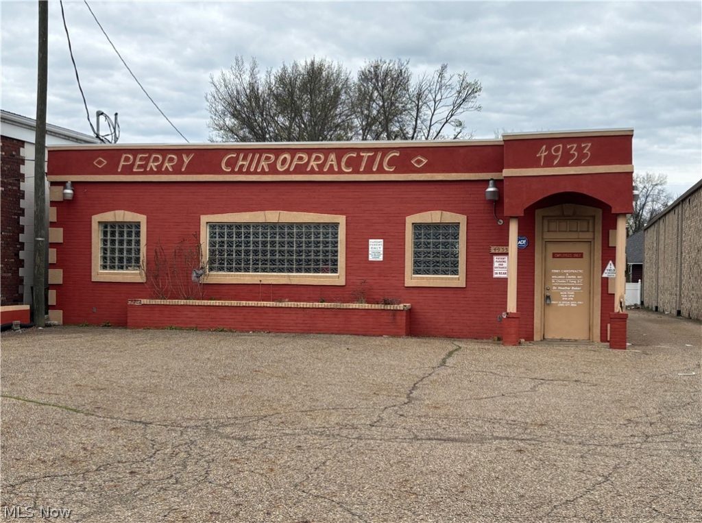 4933 Tuscarawas Street, Canton, OH