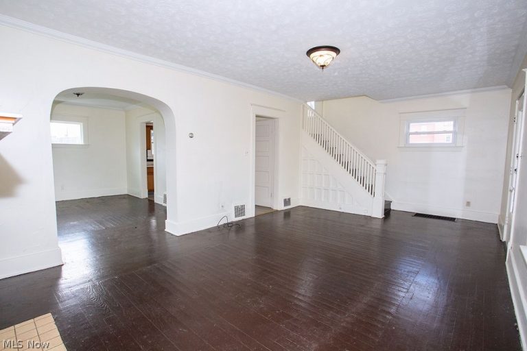 24 Sexton Street, Struthers, OH - Photo 6