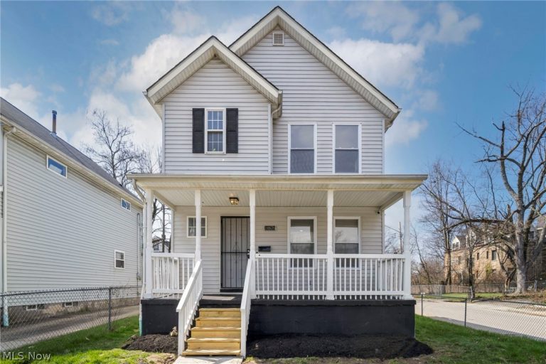 10870 Mount Overlook Avenue, Cleveland, OH - Photo 2