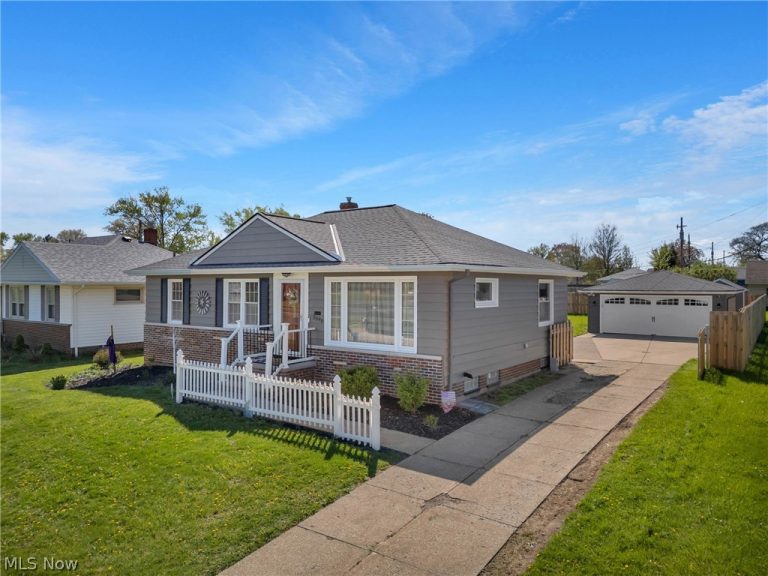5590 Queens Highway, Parma, OH - Photo 2