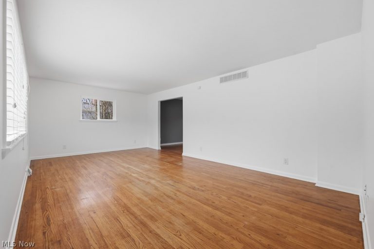 1181 Winhurst Drive, Akron, OH - Photo 8